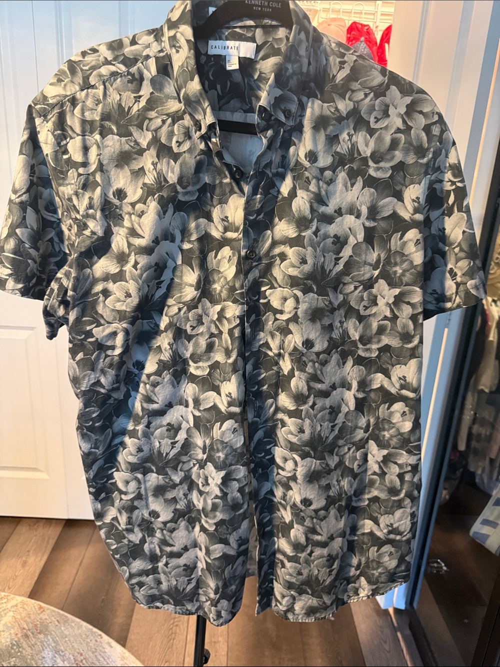 Casual Floral Short-Sleeve Button-Down Shirt — Black & Gray